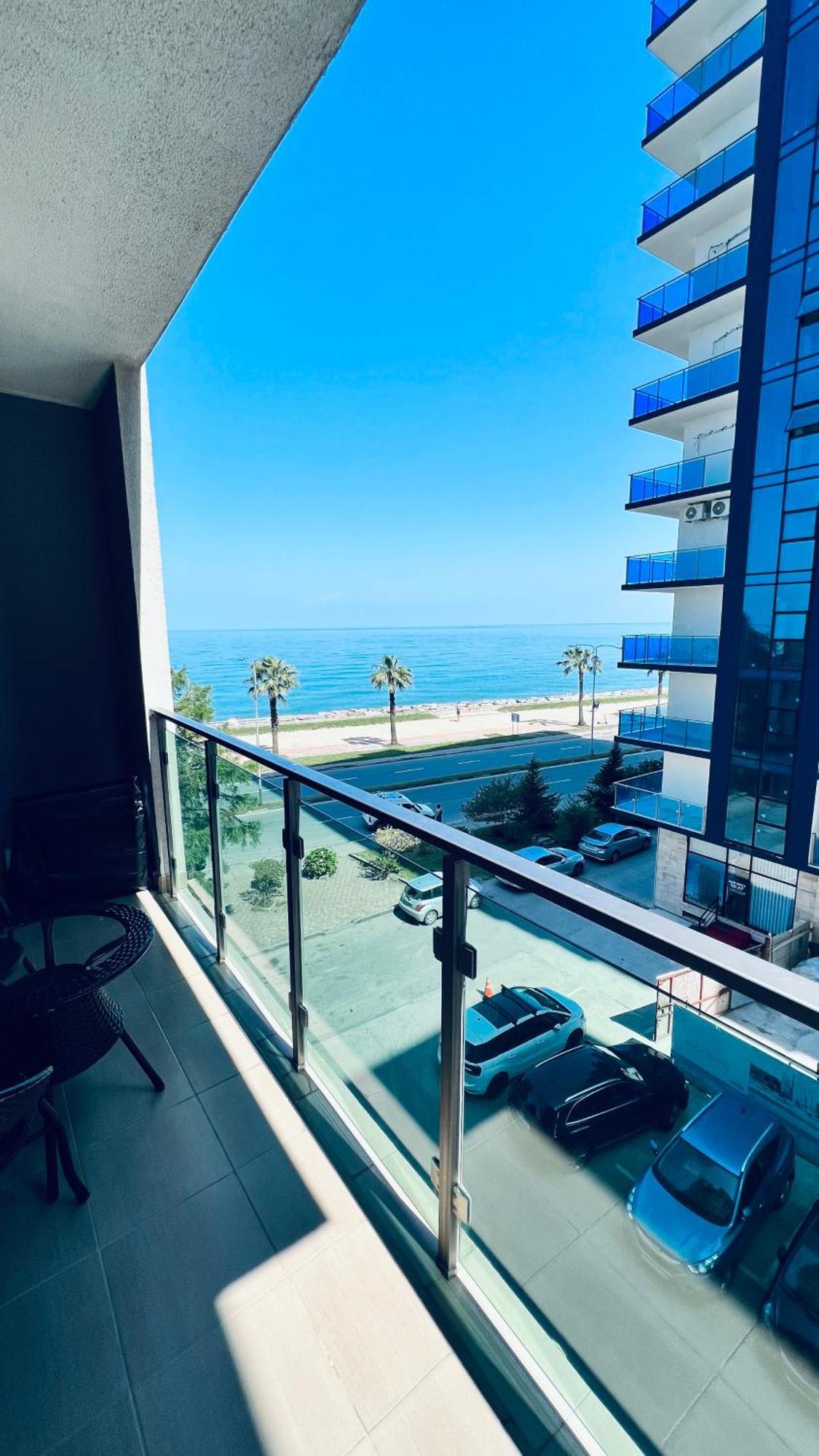 Ekas Seaside Апартаменти *